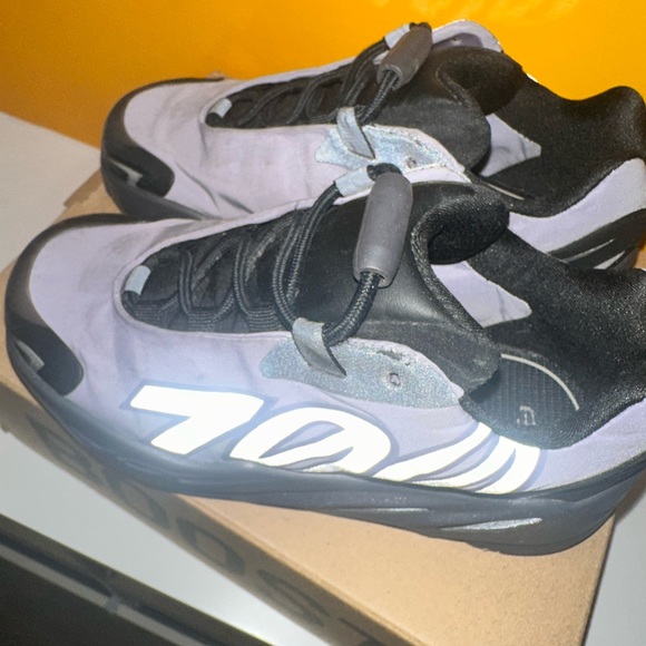 Yeezy boost 700 - Picture 9 of 12